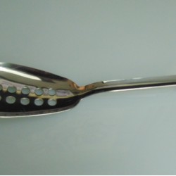 CUCCHIAIONE A SERV.18/C FOR.  095BP